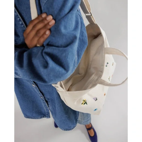 Baggu Ditsy Floral Zip Horizontal Duck Bag - Picture 3 of 9